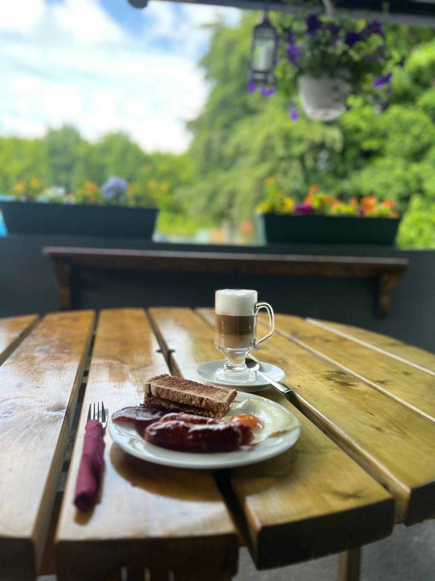 The Coach House Inn Moycullen Eksteriør billede